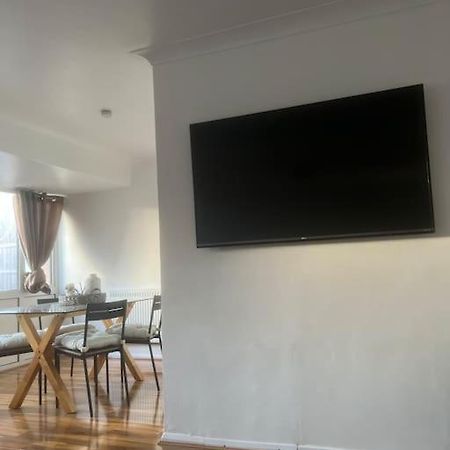 Home In Basildon, Essex ภายนอก รูปภาพ