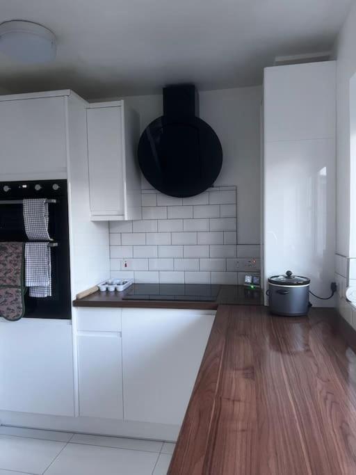 Home In Basildon, Essex ภายนอก รูปภาพ