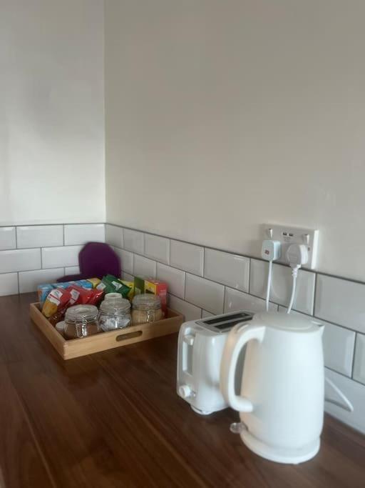 Home In Basildon, Essex ภายนอก รูปภาพ